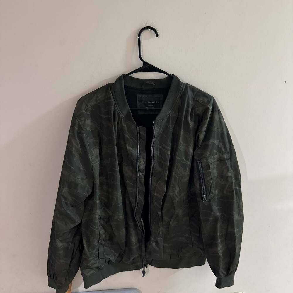 No Boundaries Men's Camo Bomber Jacket, Full Zip, Size L